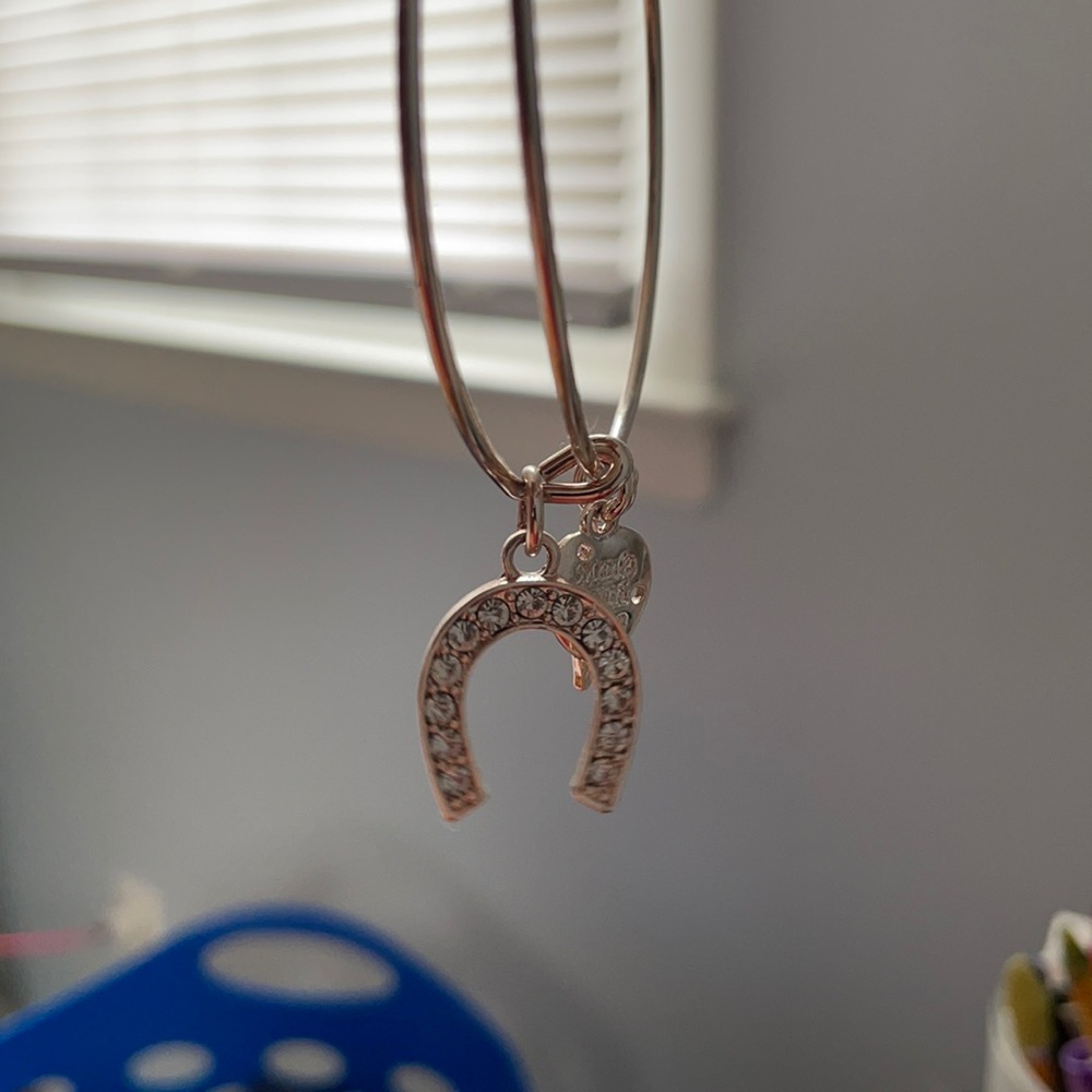 Bracelet with diamond horseshoe